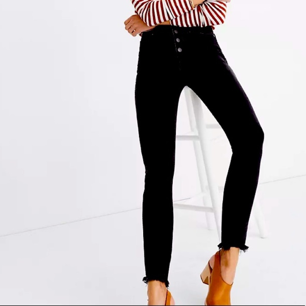 Black raw hem 3 button skinny jeans women/Juniors